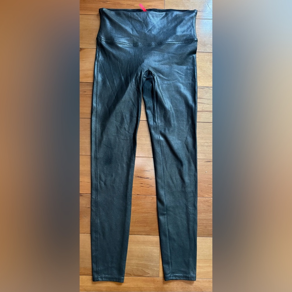 Spanx Leggings Black Faux Leather Snake Skin Women’s Size Large Shapewear